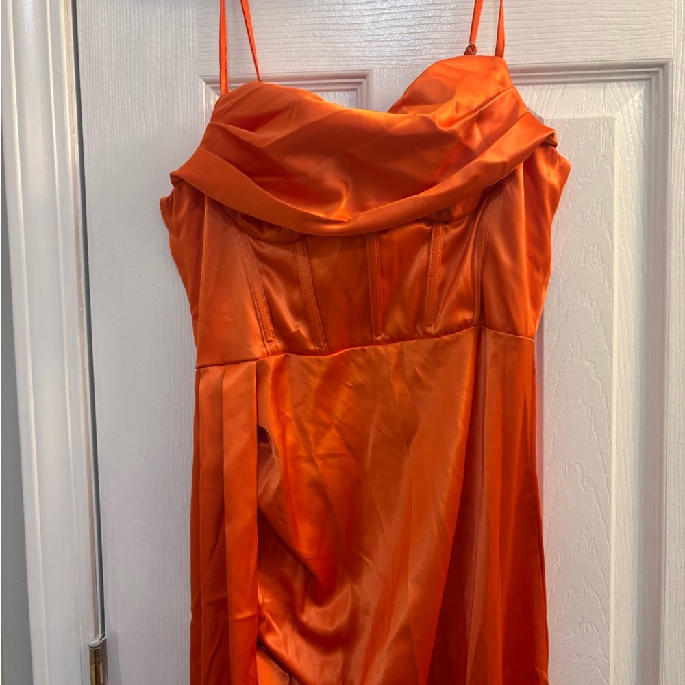 High Slit Irregular Neckline - Picture 3 of 3